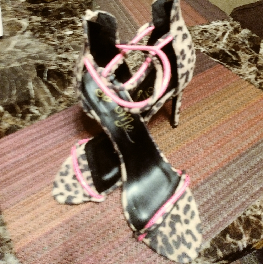 Dress shoe